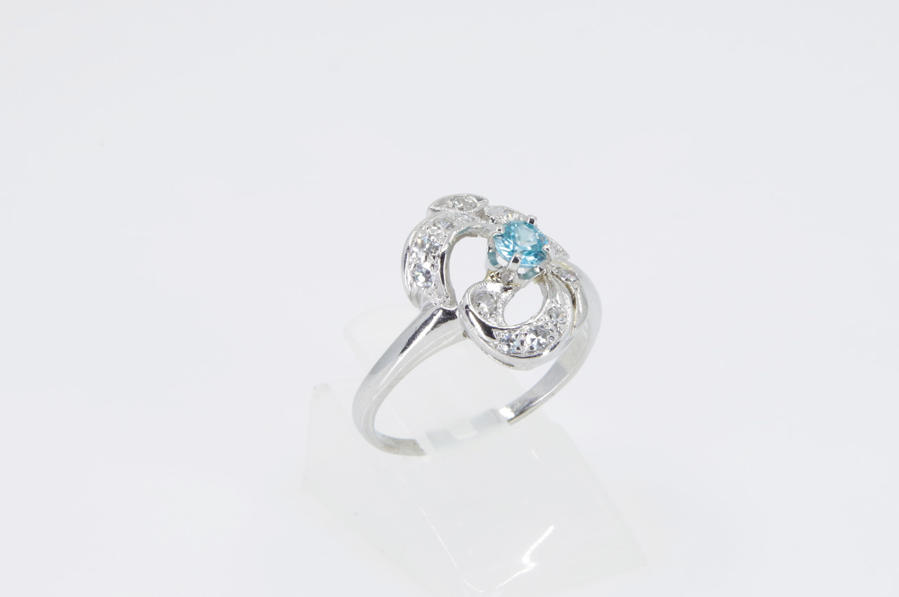 Estate Platinum Vintage Blue Zircon Ring Side