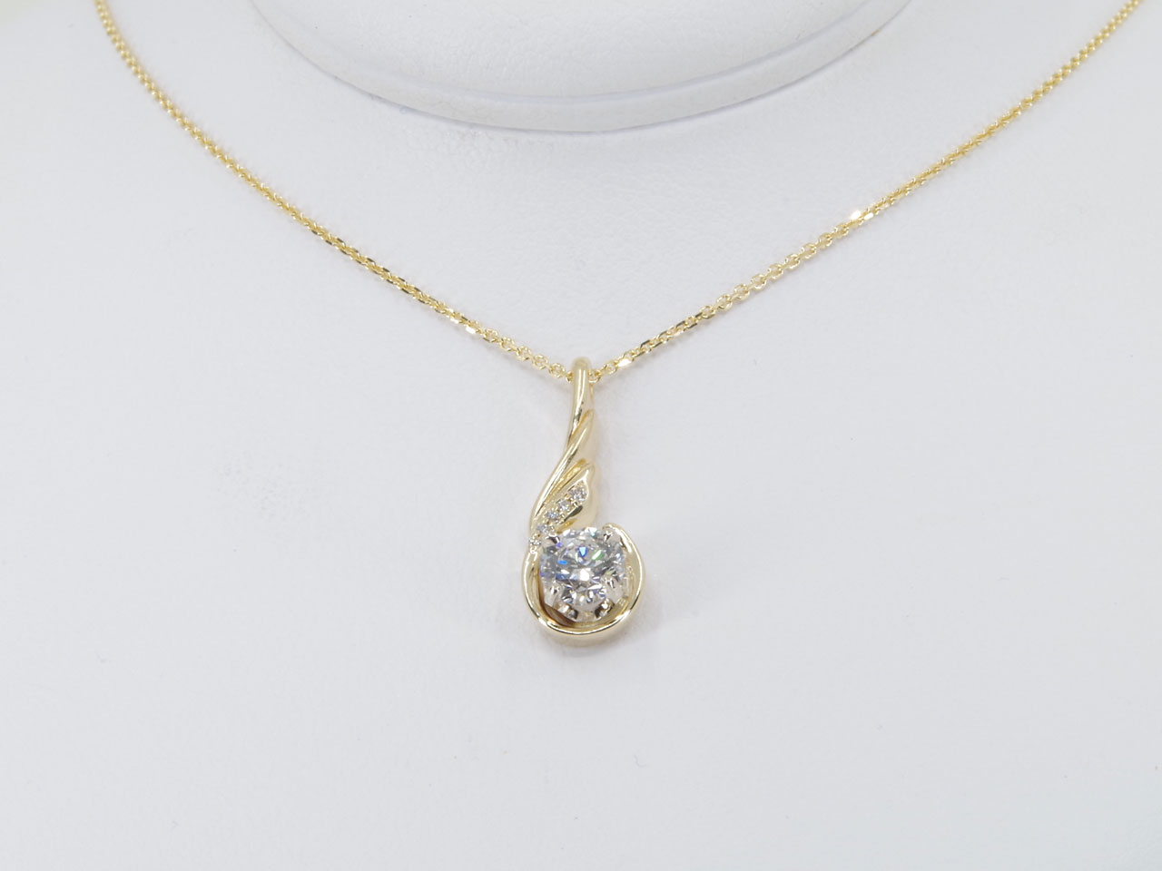 14k Yellow Gold Lab Grown Diamond Pendant With 18" Chain Thumbnail